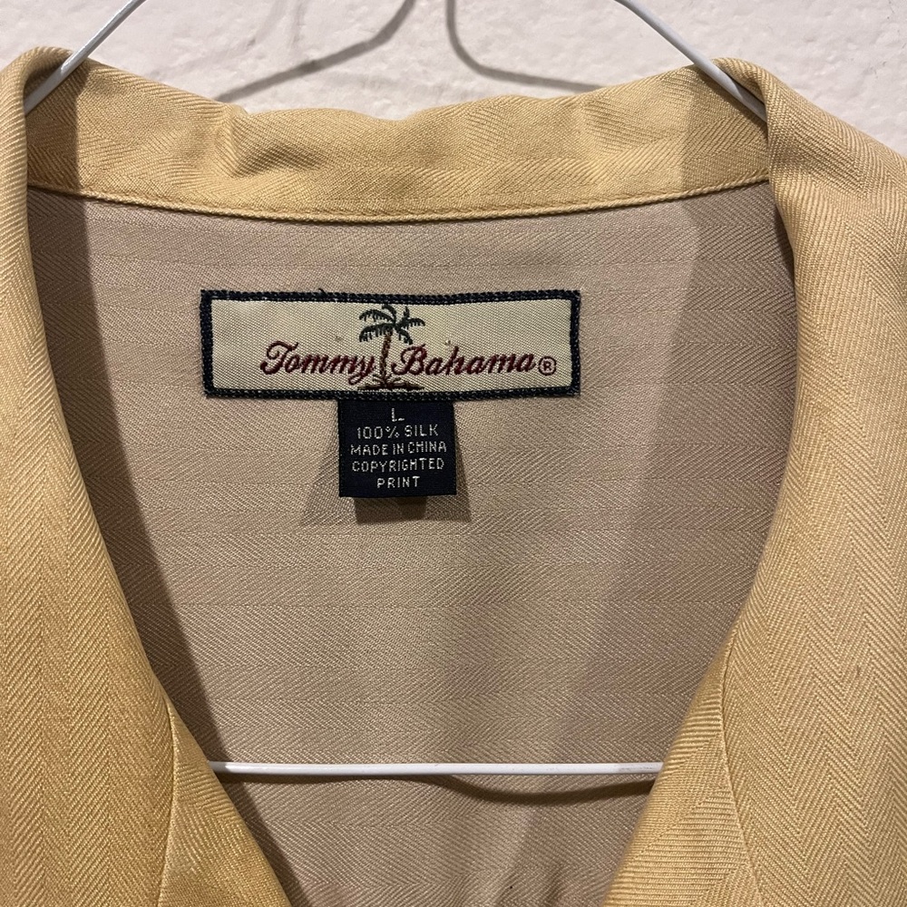 TOMMY BAHAMA Size L Men’s 100% Silk Hawaiian Camp Shirt Yellow Green Palm Leaf - Picture 2 of 6